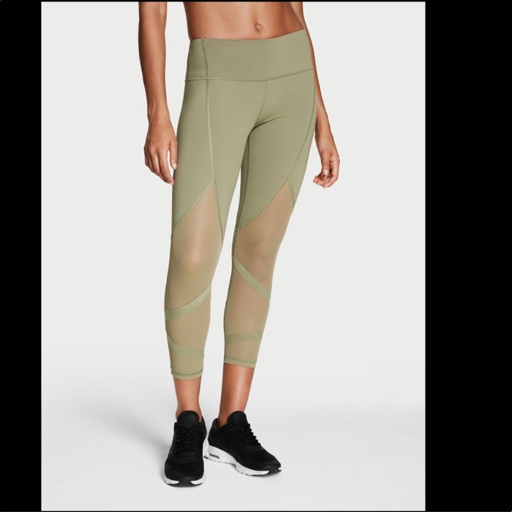 Knockout by Victoria’s Secret Capri Legging Size M